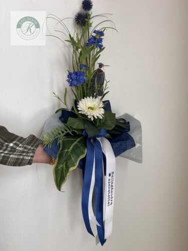 Ballagási virágcsokor fiúnak 80 cm 